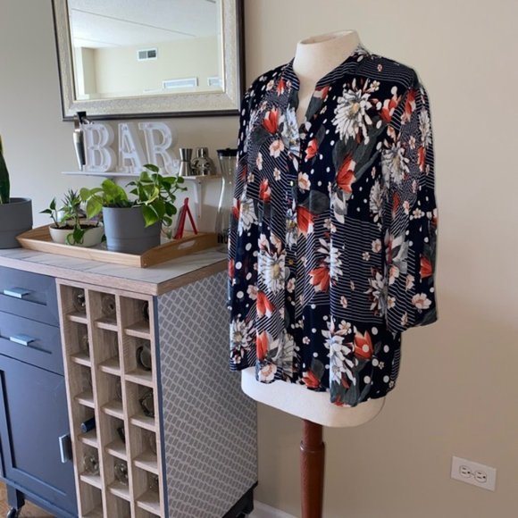 ✨2/$15 Spense Medium Black sheer floral blouse - Picture 4 of 9